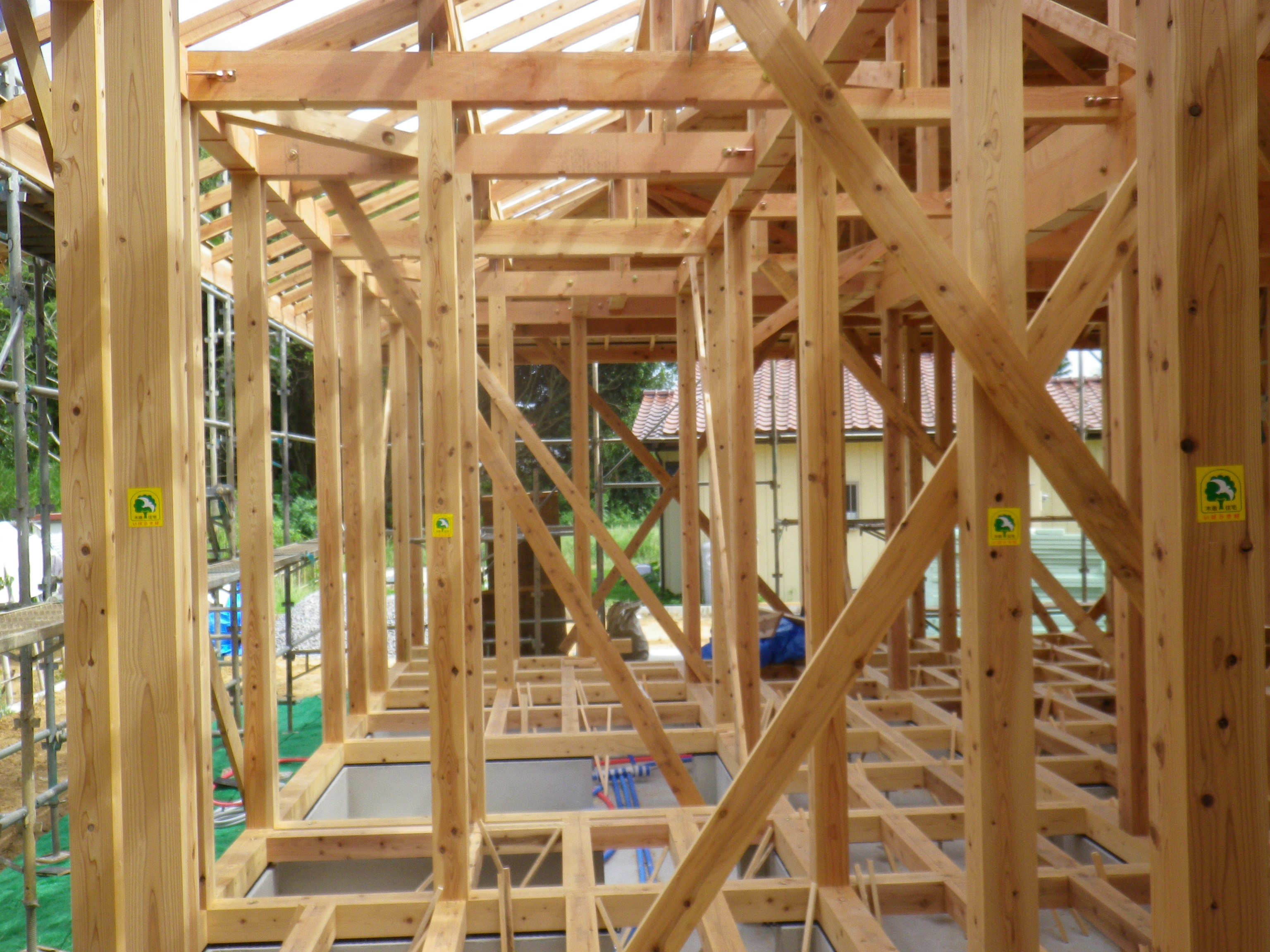 平屋を建てるなら工務店選びが重要：構造材の選定からこだわる工務店の事例